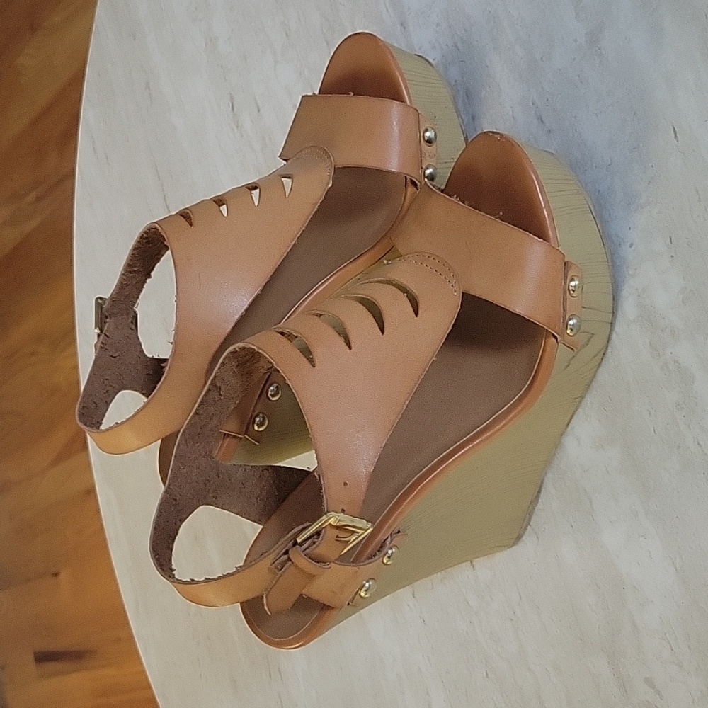 Quipid Tan leather  wedges, Size 6